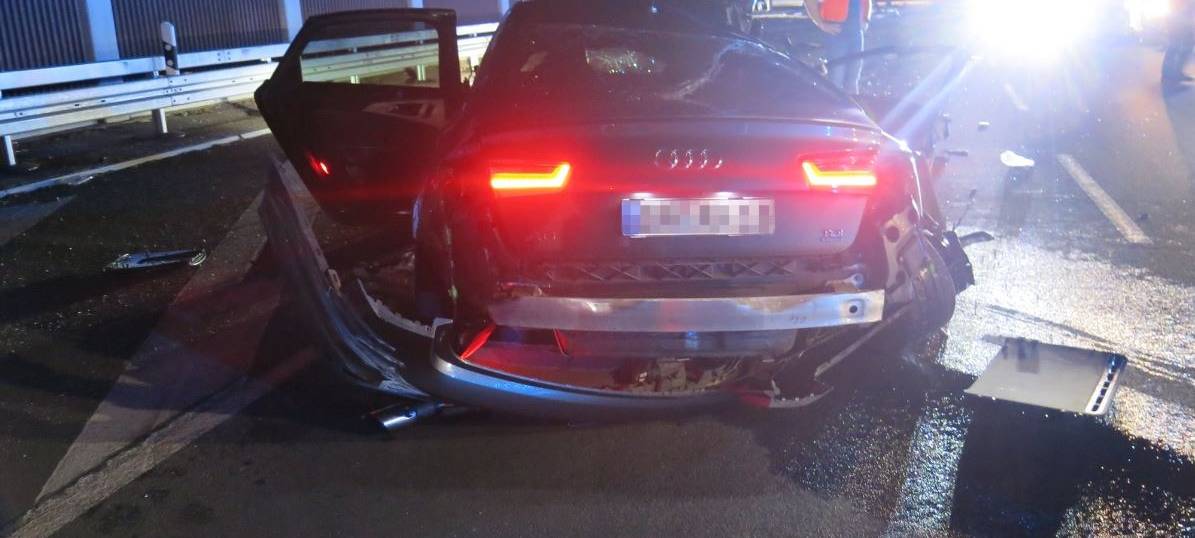 Raserin zerstört Ampel