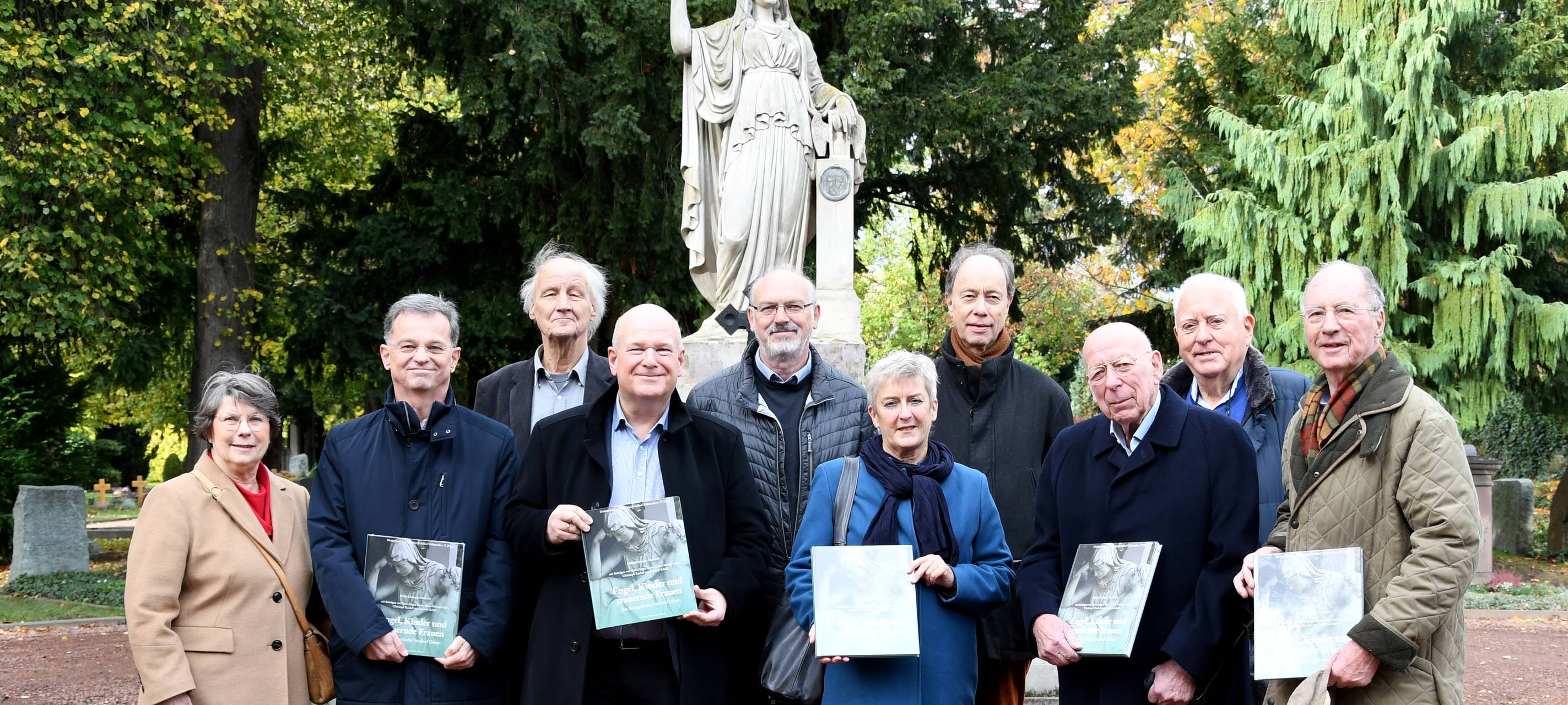 Buch zu evangelischem Friedhof