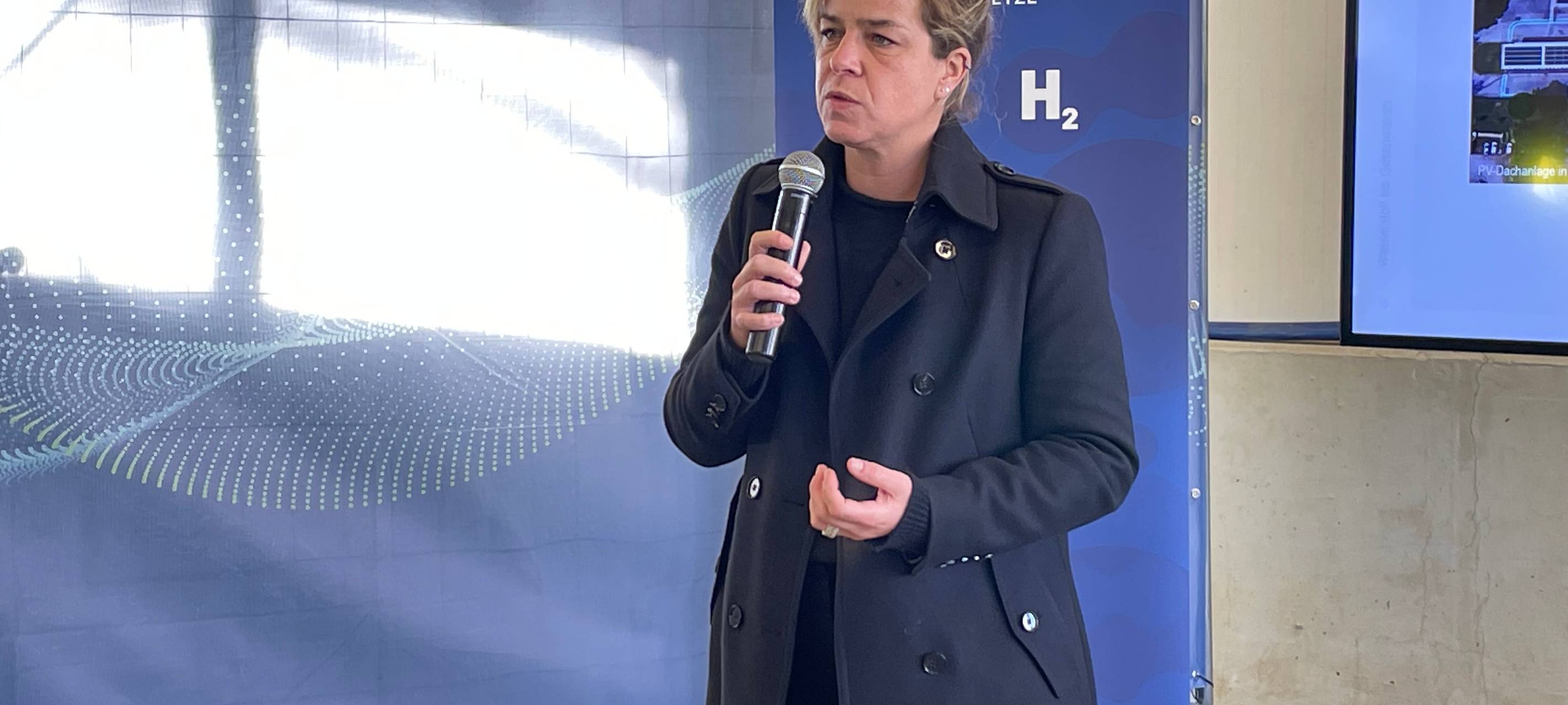 Zwei Ministerinnen im Kreis Düren unterwegs