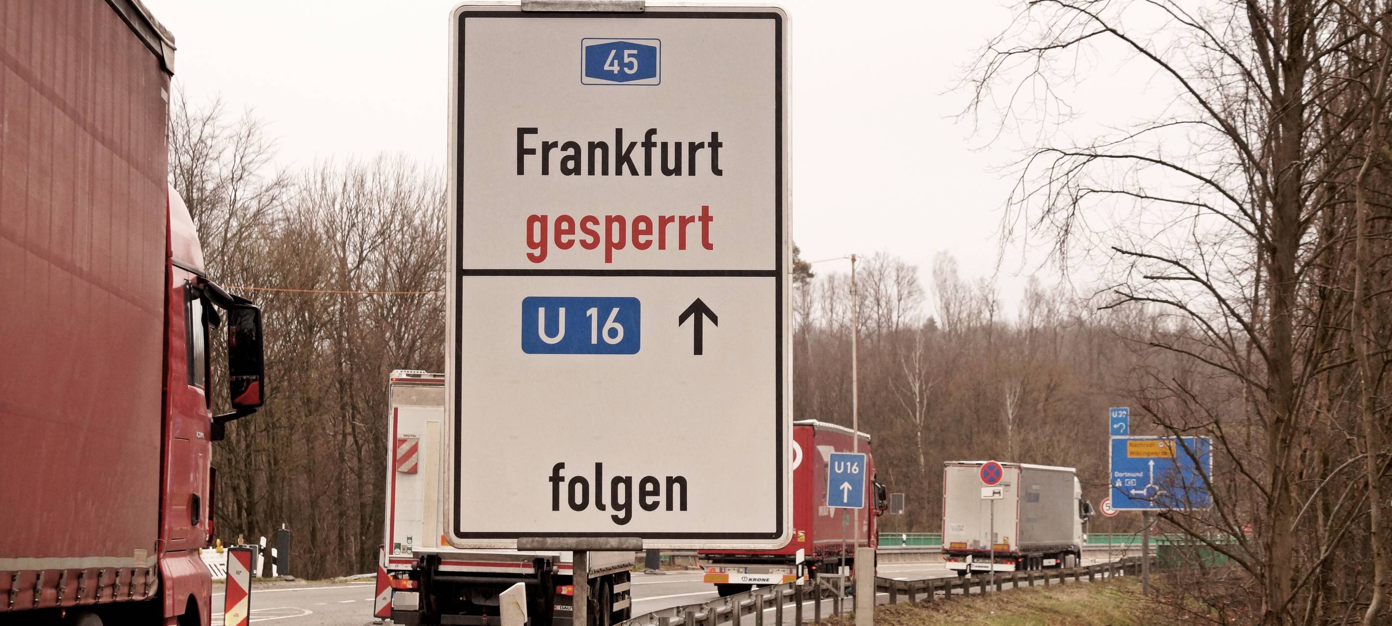 Lüdenscheid für Lkw-Transit gesperrt - massive Polizeikontrollen
