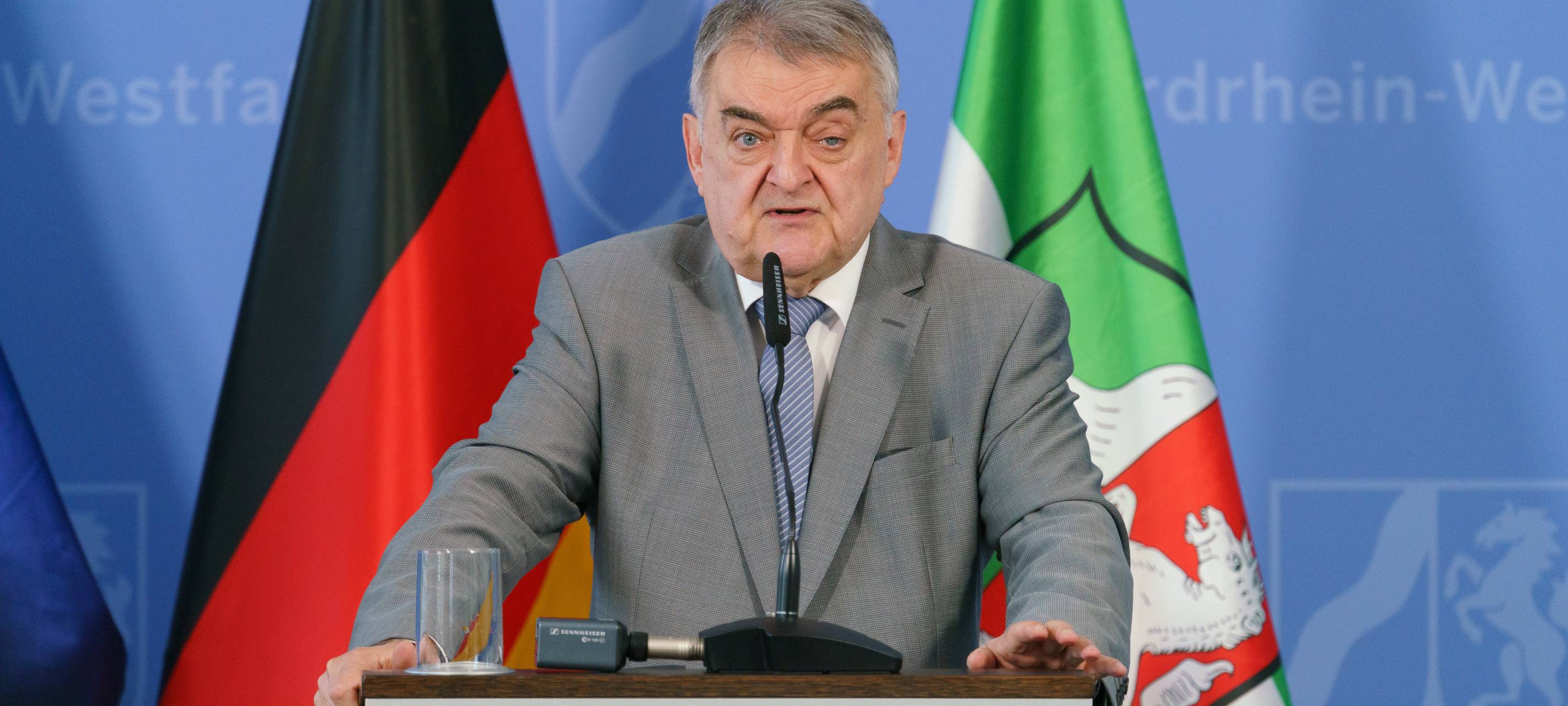 Reul stellt Konzept gegen Messergewalt vor