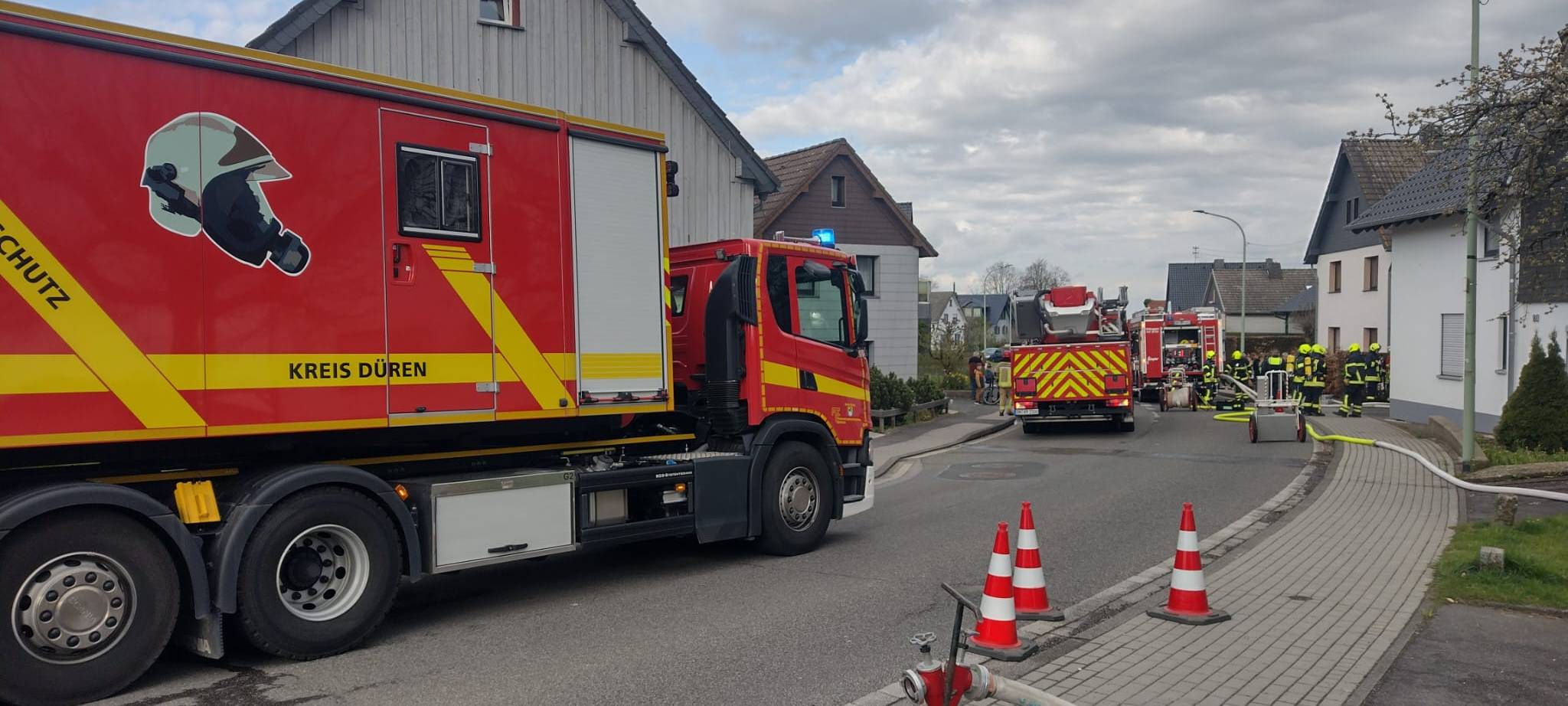 Auto stand in Flammen