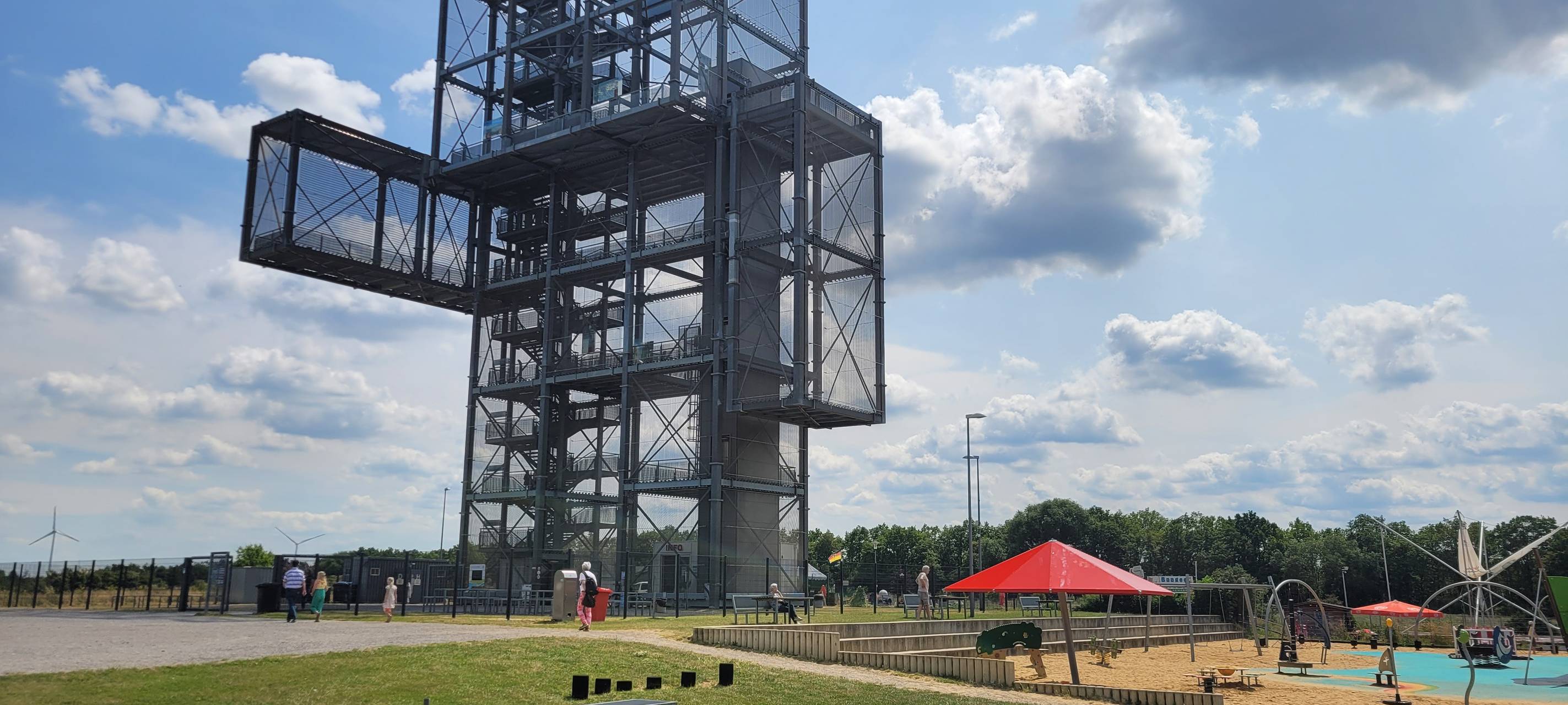 Infozentrum indeland feiert Richtfest