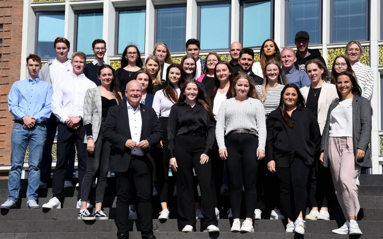 39 neue Azubis und Studenten bei der Stadt Düren Radio Rur