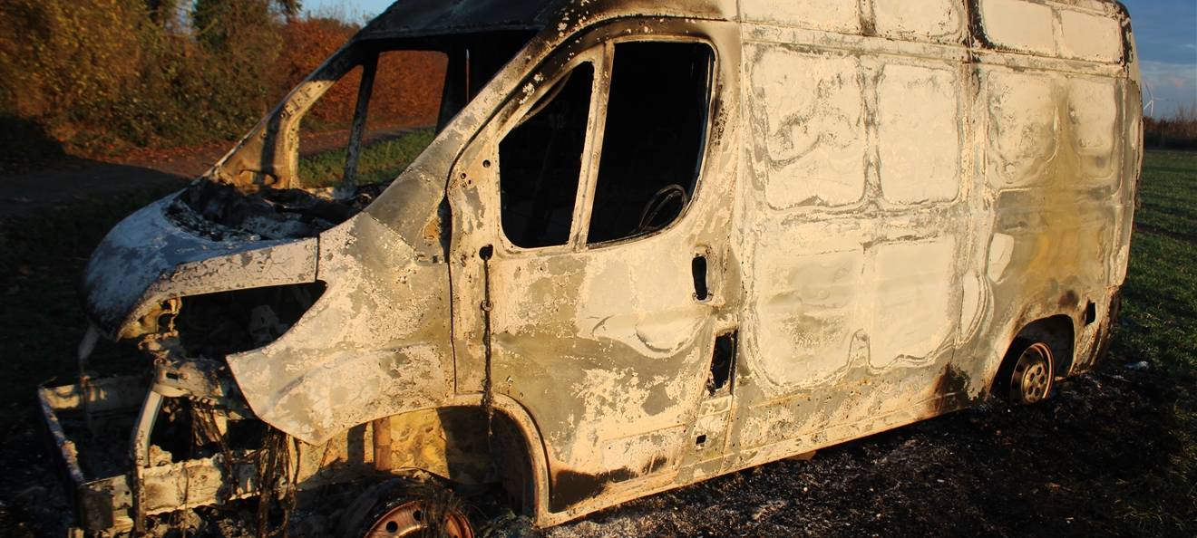 Ausgebrannter Transporter gefunden