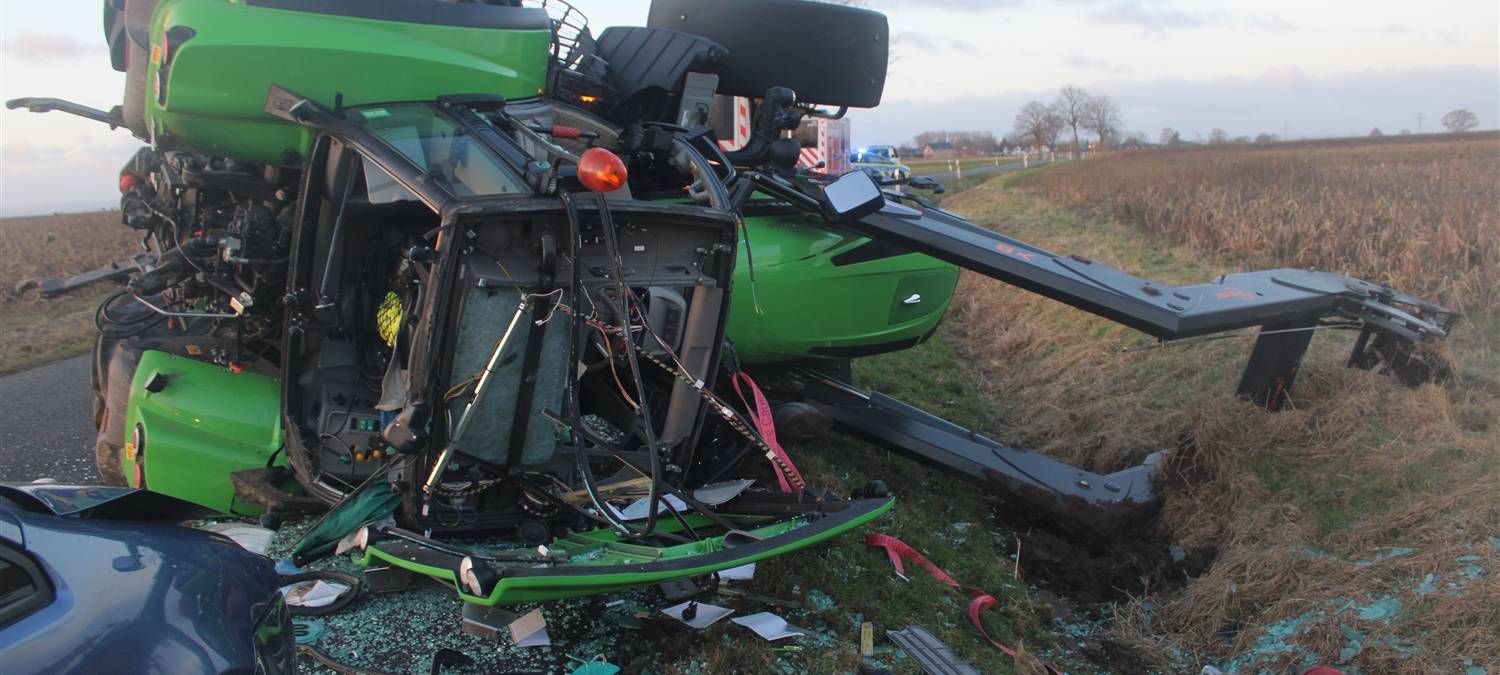 Nörvenich: Traktor kippt auf K16 um