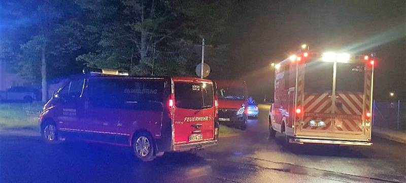 Feuerwehr muss brennendes Auto bei Aldenhoven löschen