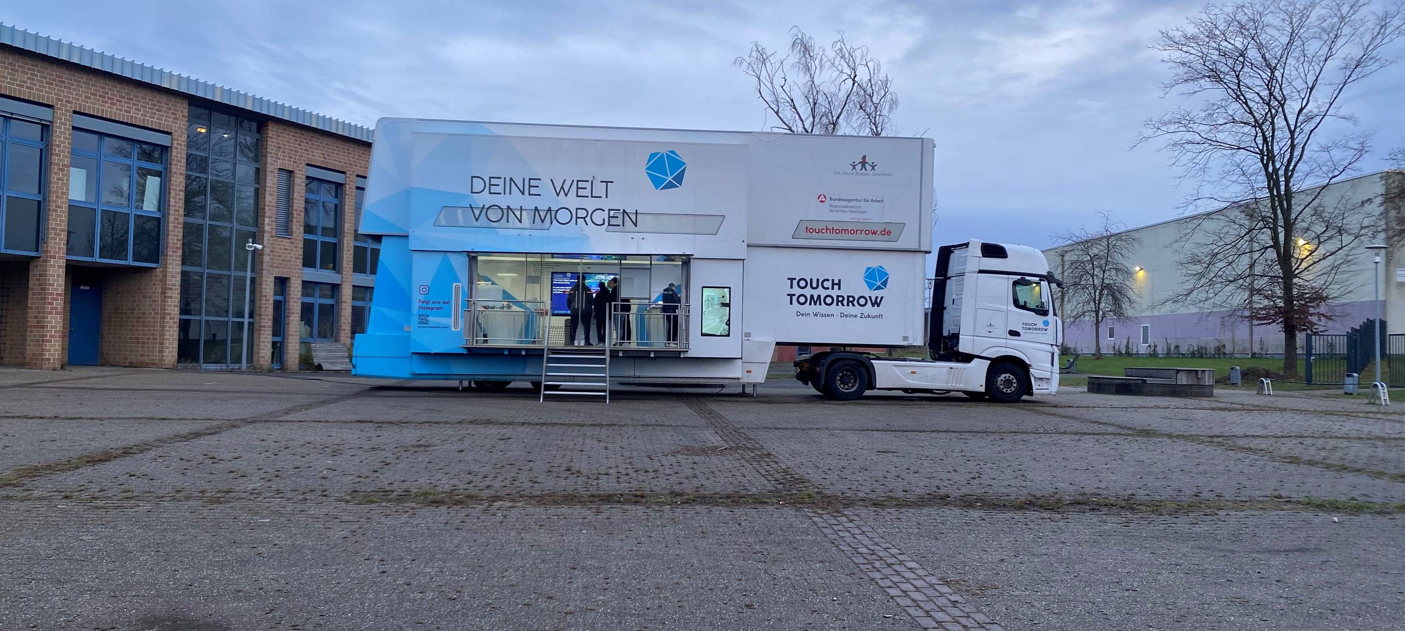 TouchTomorrow Truck macht Halt in Niederzier