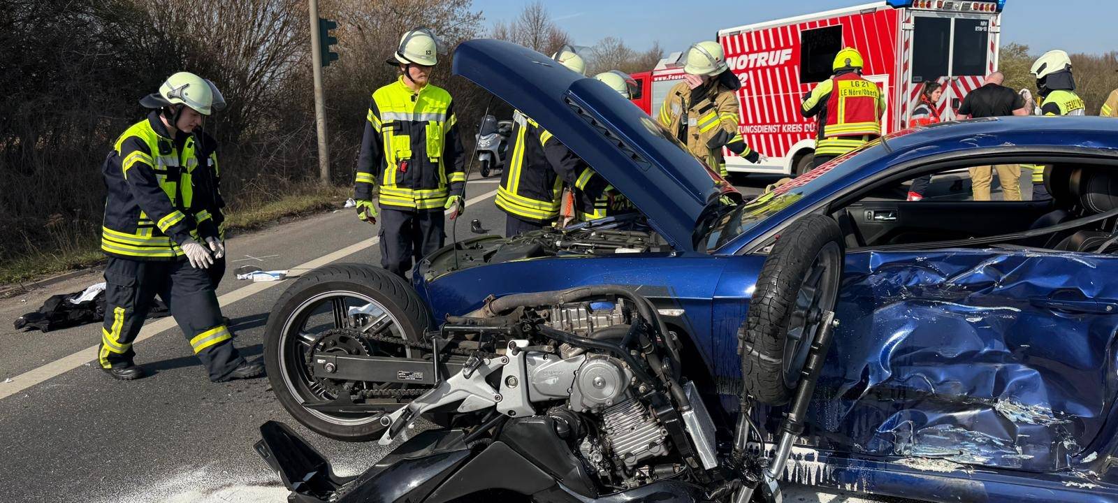 Nörvenich: Unfall auf B477 - Rettungshubschrauber im Einsatz