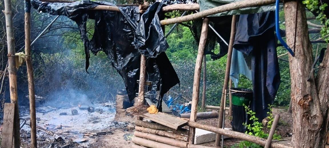 Brand in illegalem Lager an der Rur