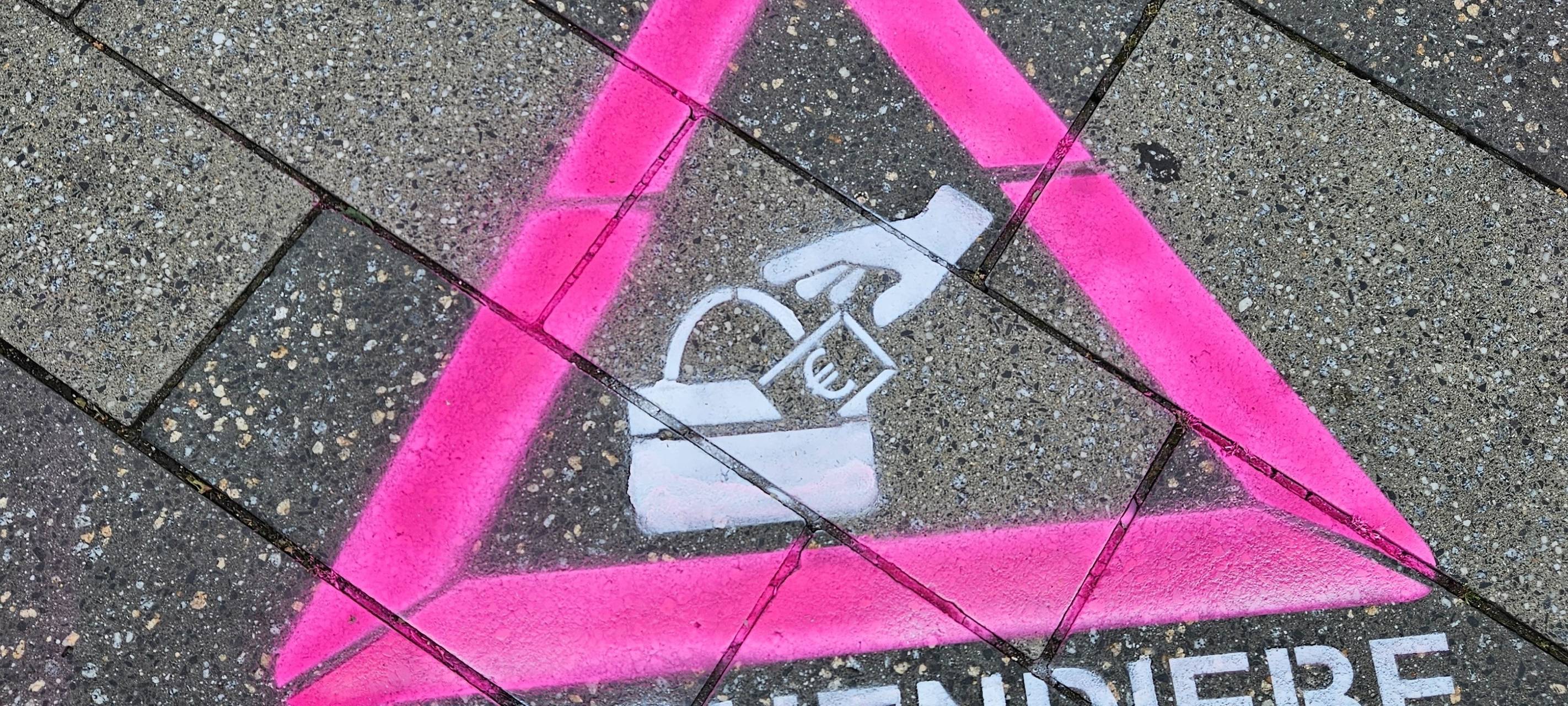 Graffitis als Warnhinweise gegen Taschendiebe