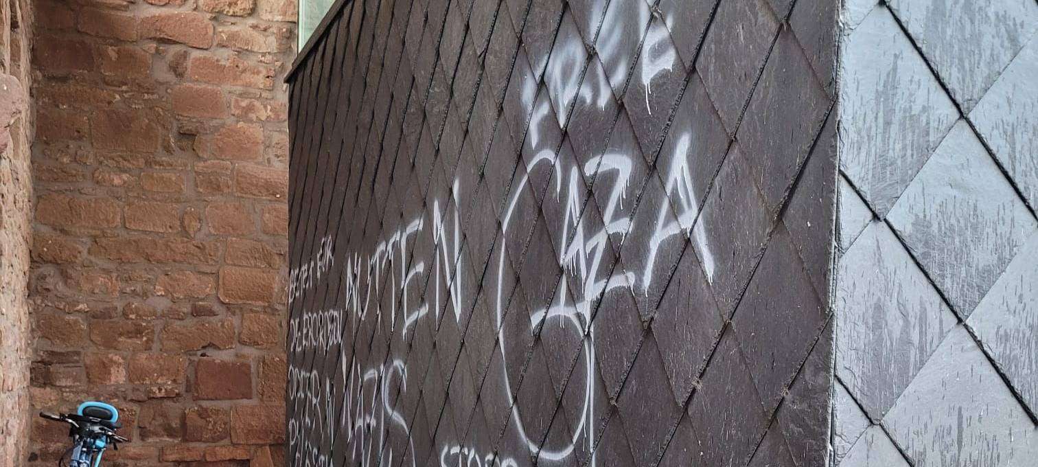Nideggen: Schmierereien an öffentlichen Gebäuden