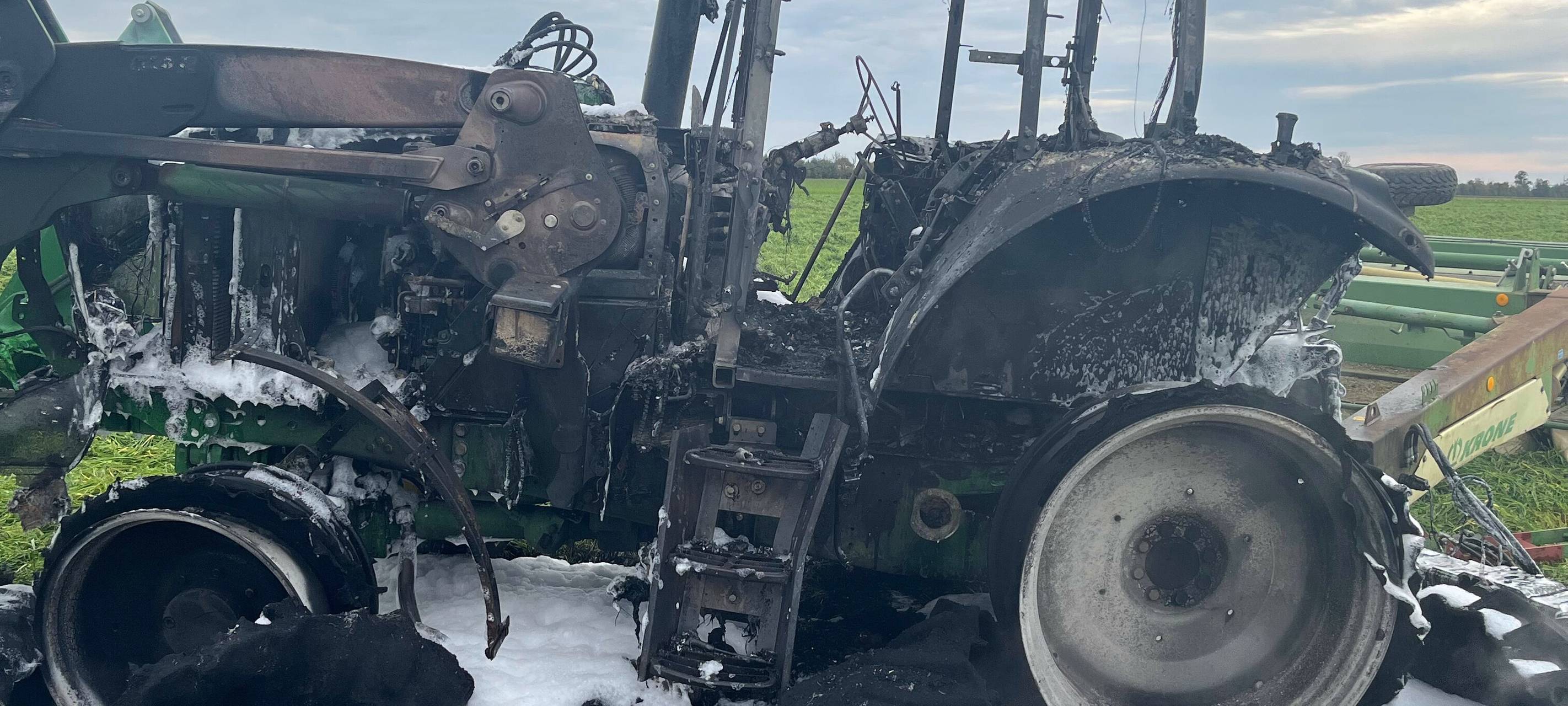 Traktor brannte aus