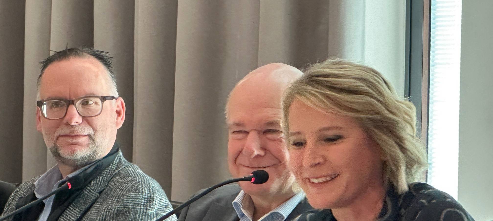 Susan Link erhält Dürener Papiermacherorden