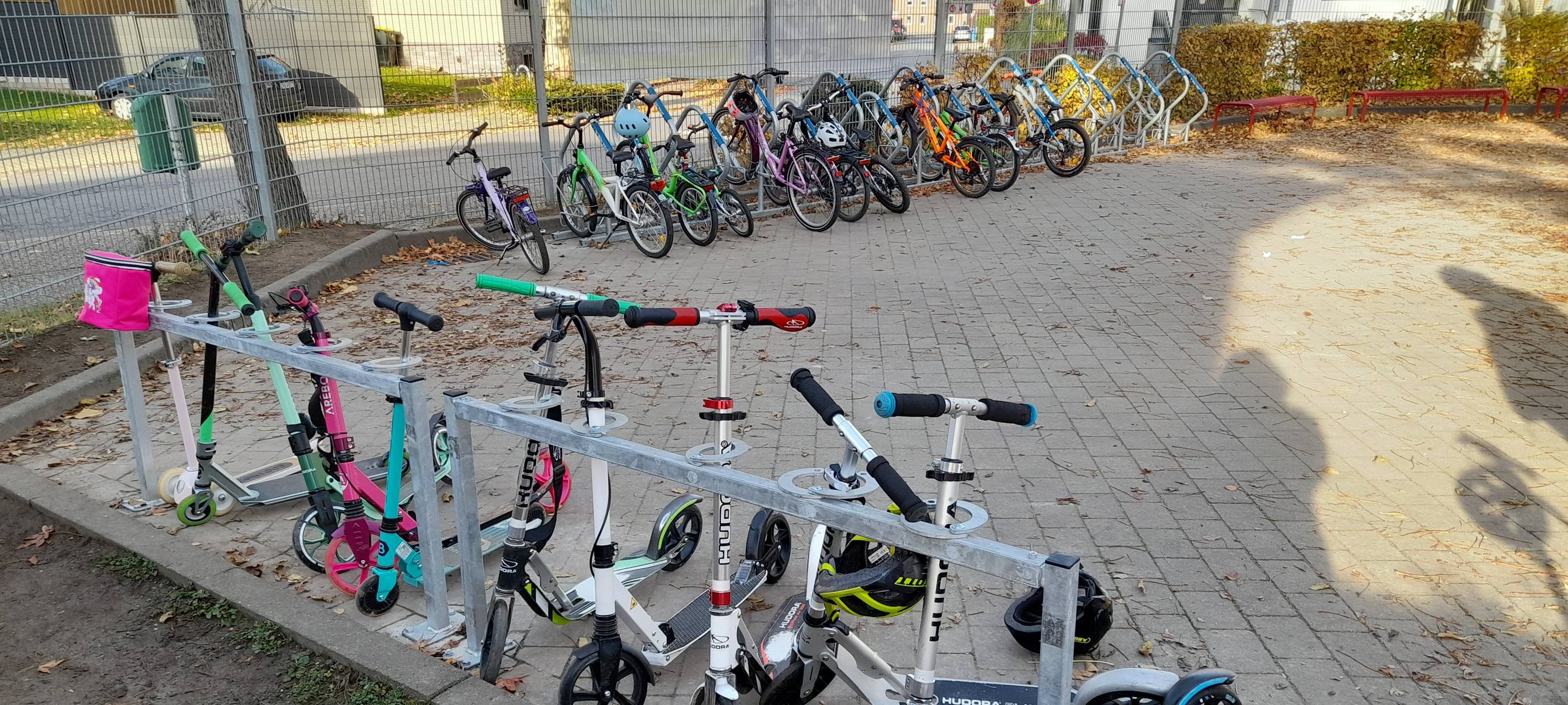 Mehr Fahrradständer an Dürener Grundschulen