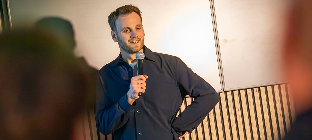 Leon Windscheid – hautnah: Ein unvergesslicher Abend für Aktion Lichtblicke