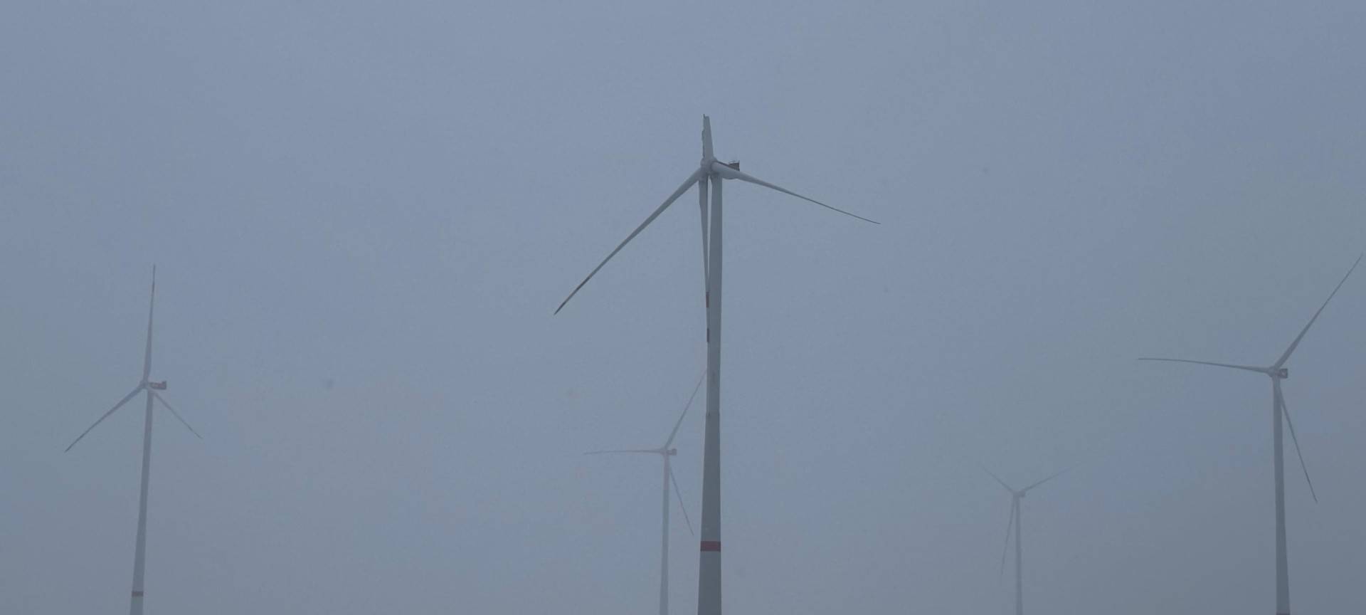 Vollsperrung auf der A44 wieder aufgehoben nach Windradsicherung