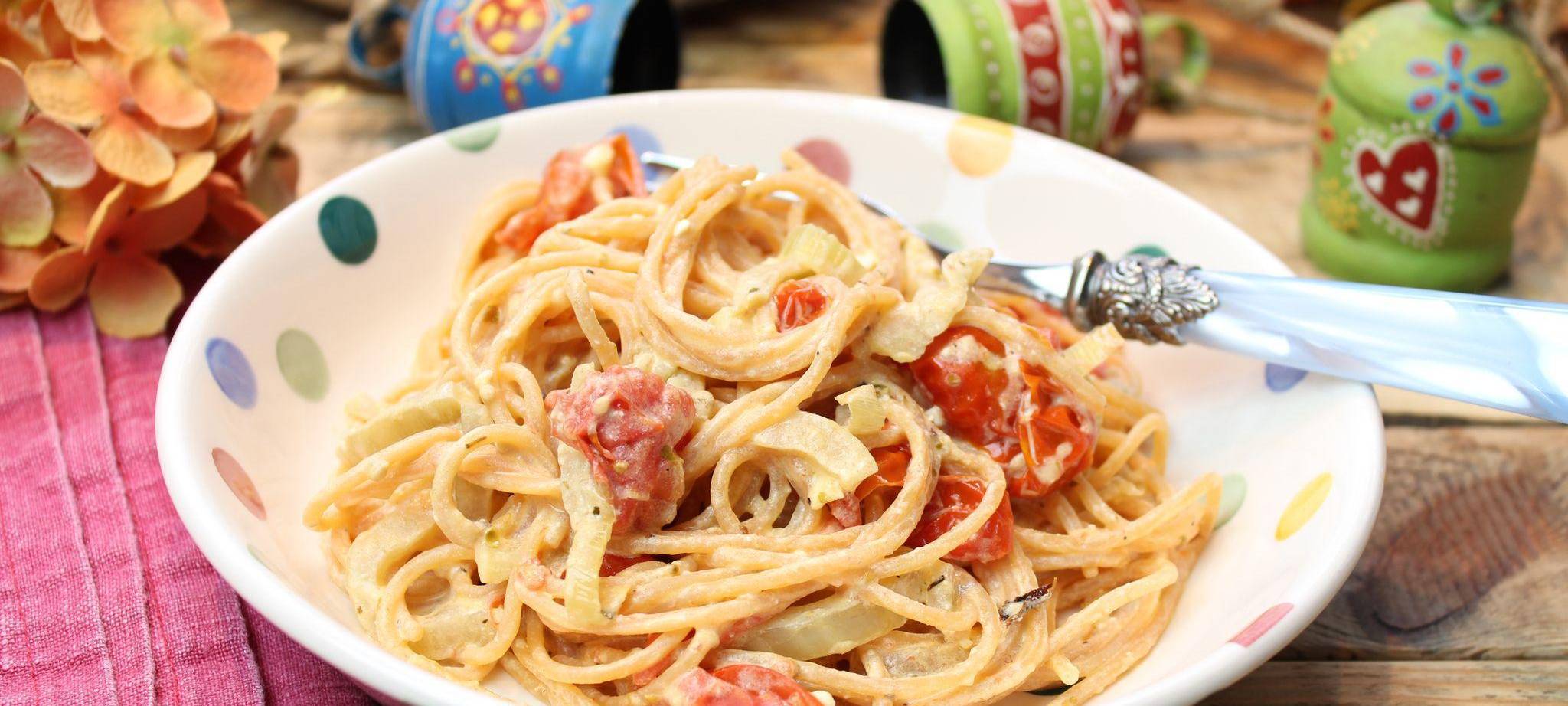 Gebackene Feta-Fenchel-Tomaten-Linsenspaghetti