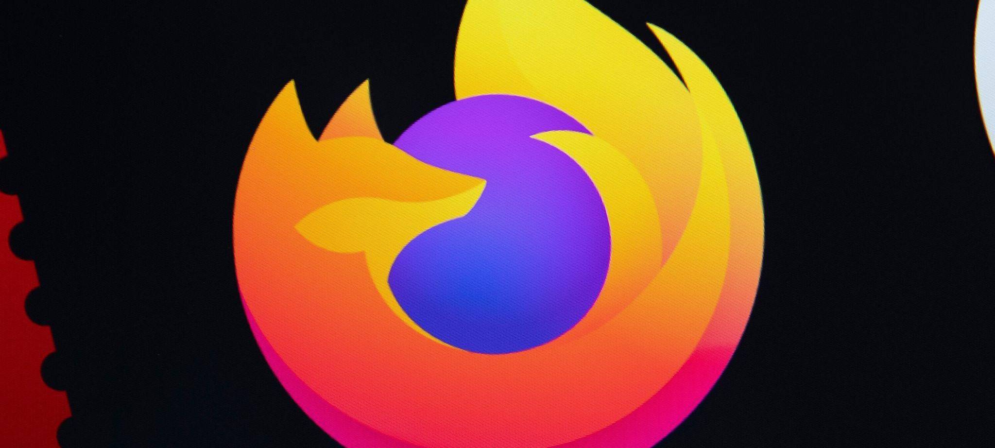 Das Firefox-Logo auf einem Laptop