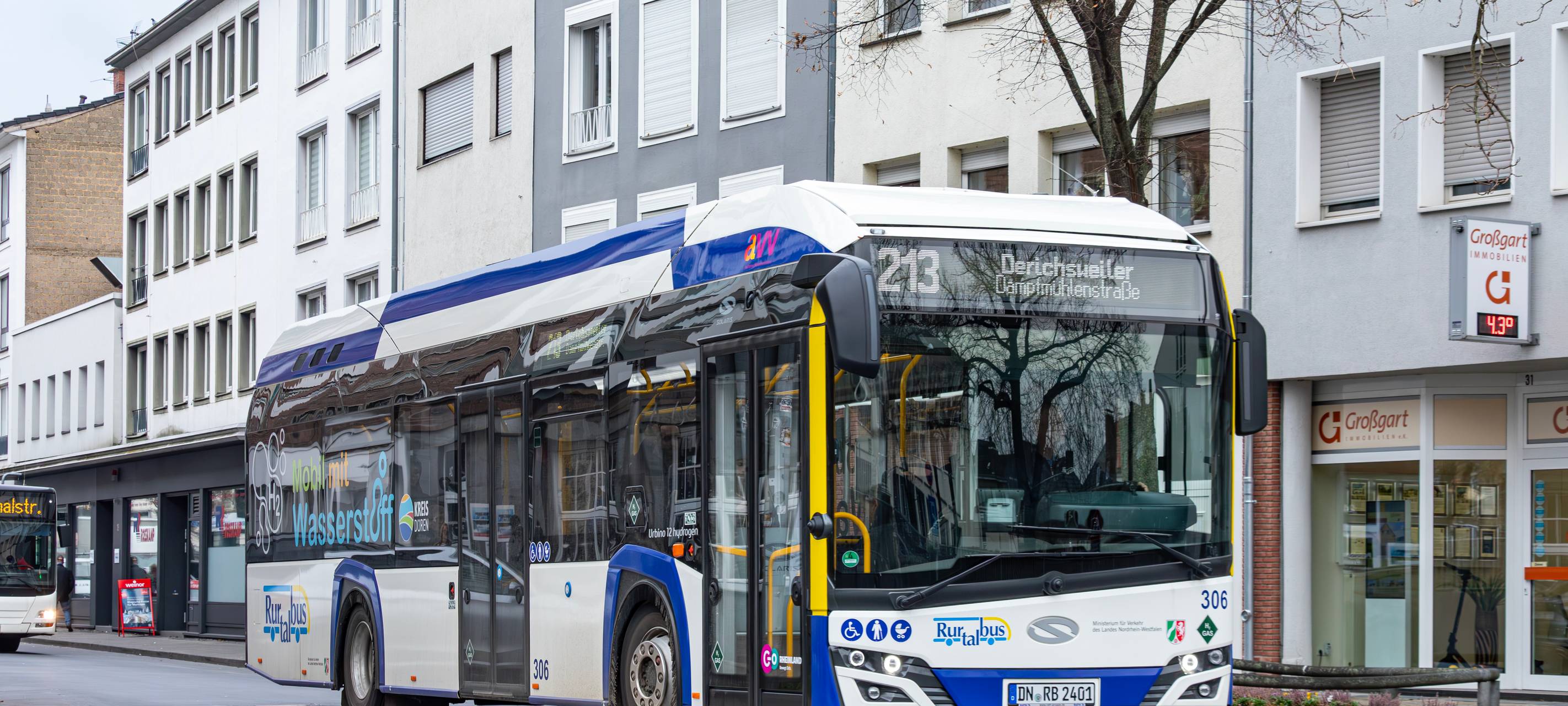 Steinwurf auf Bus in Düren