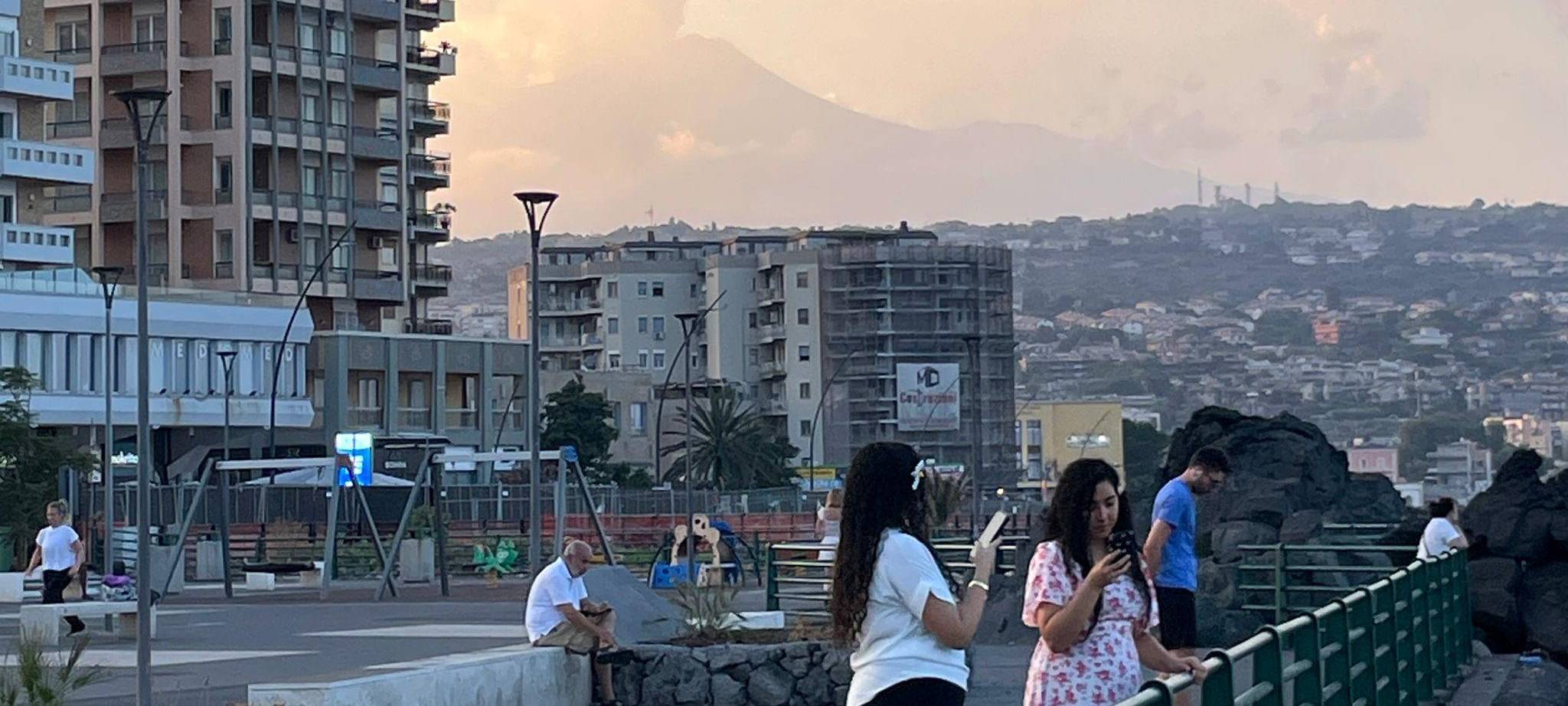 Blick auf den Ätna, vom Viertel Ognina in Catania