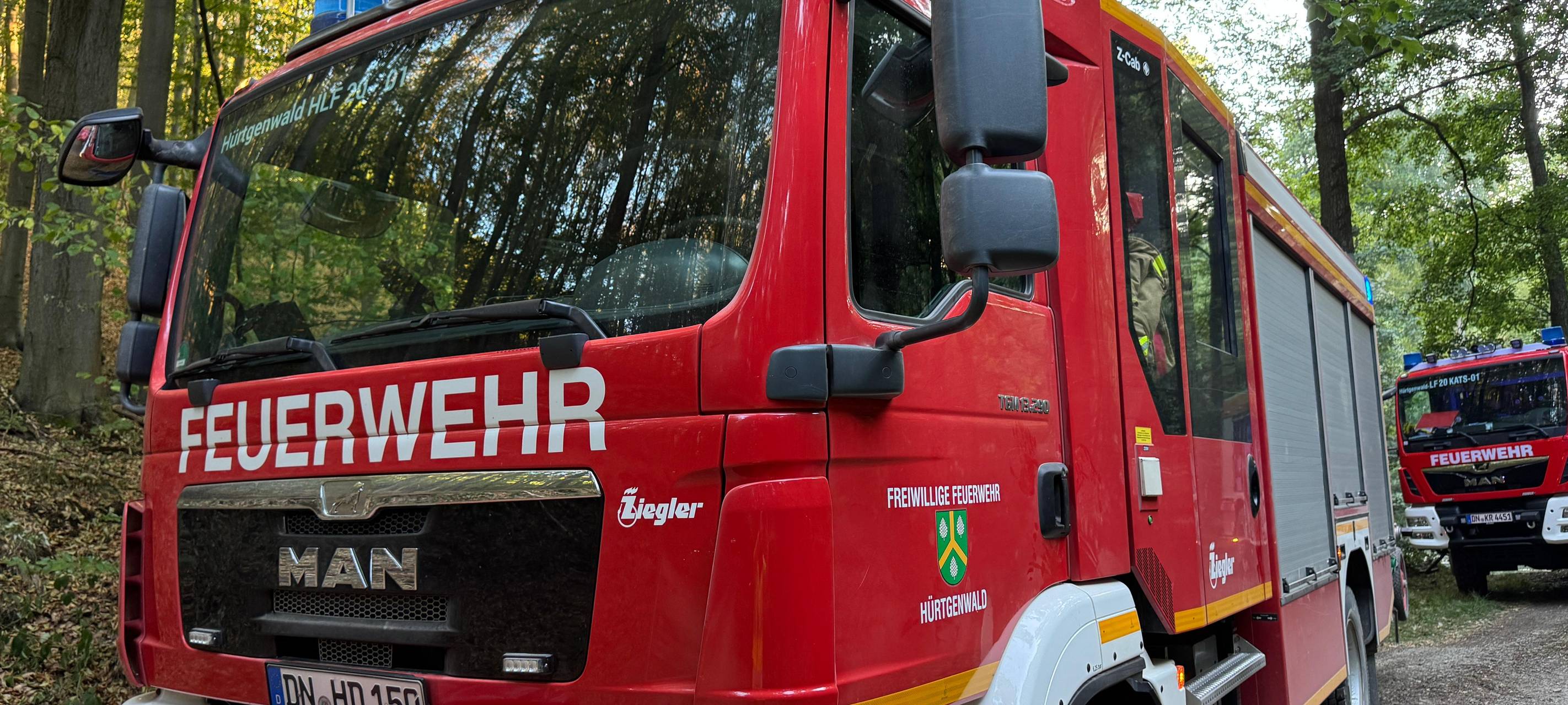 Waldbrand bei Gey: Feuer noch 270 Meter vom Ortsrand entfernt