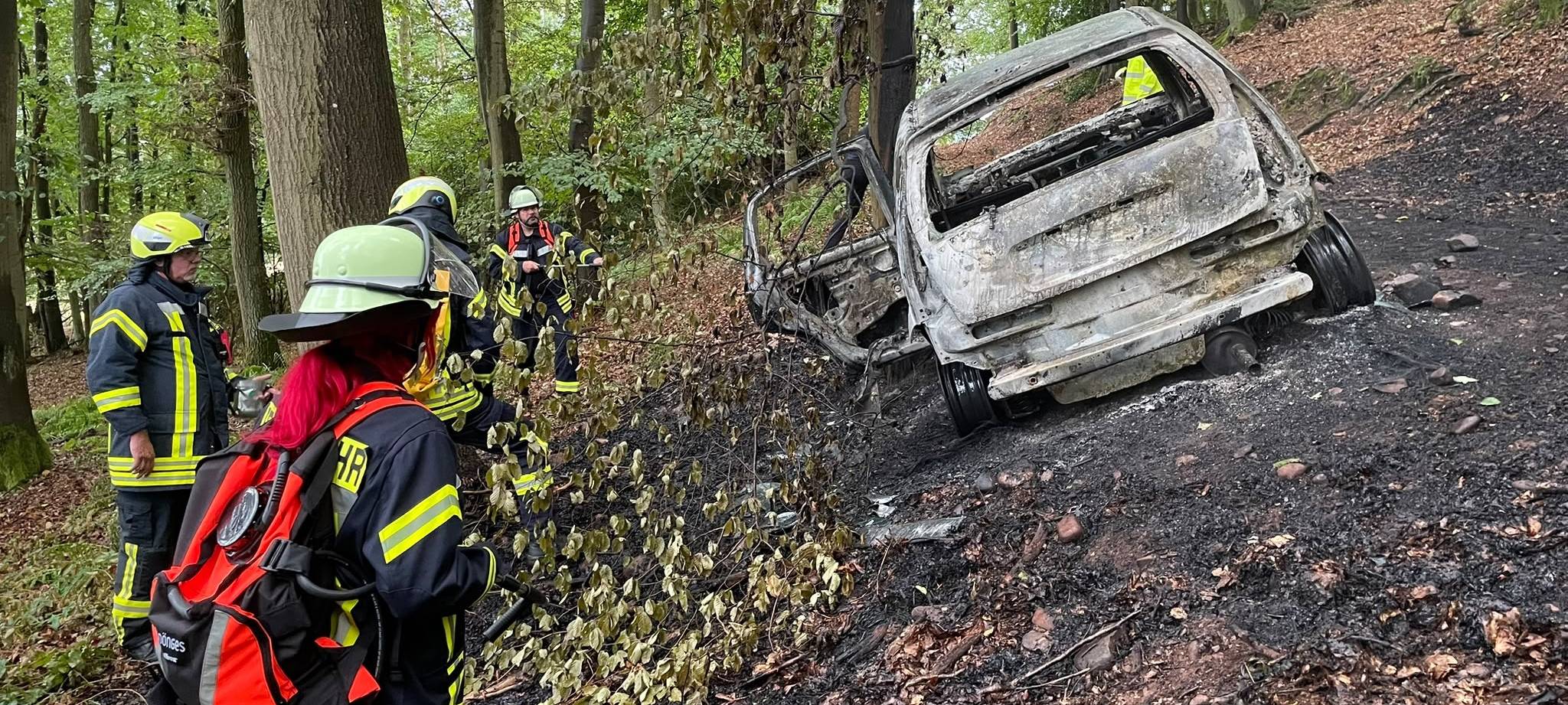 Ausgebrannter Pkw bei Mariawald nach Unfallflucht