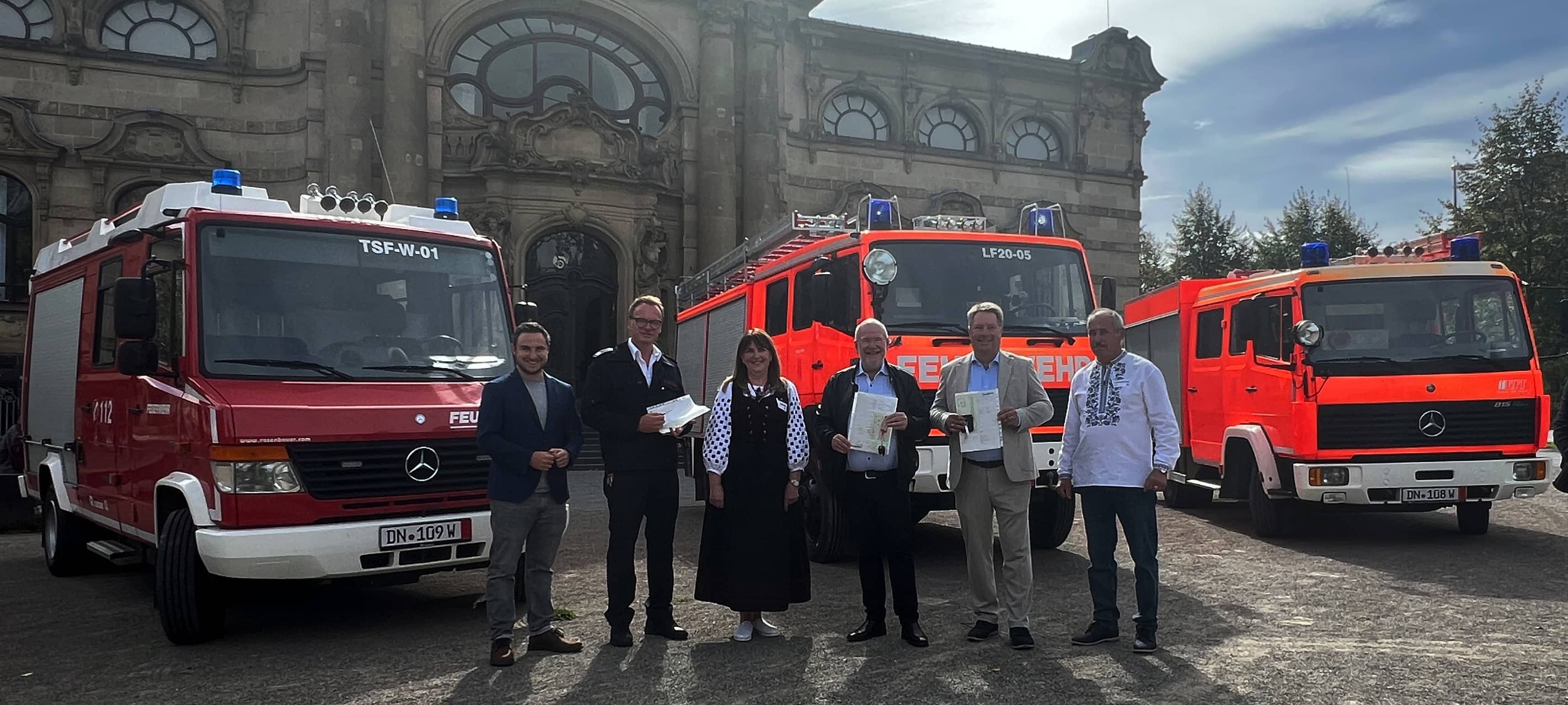 Düren übergibt drei Feuerwehrfahrzeuge an ukrainische Partnerstadt