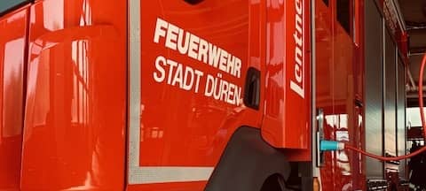 Niederzier: Hähnchenwagen brennt aus