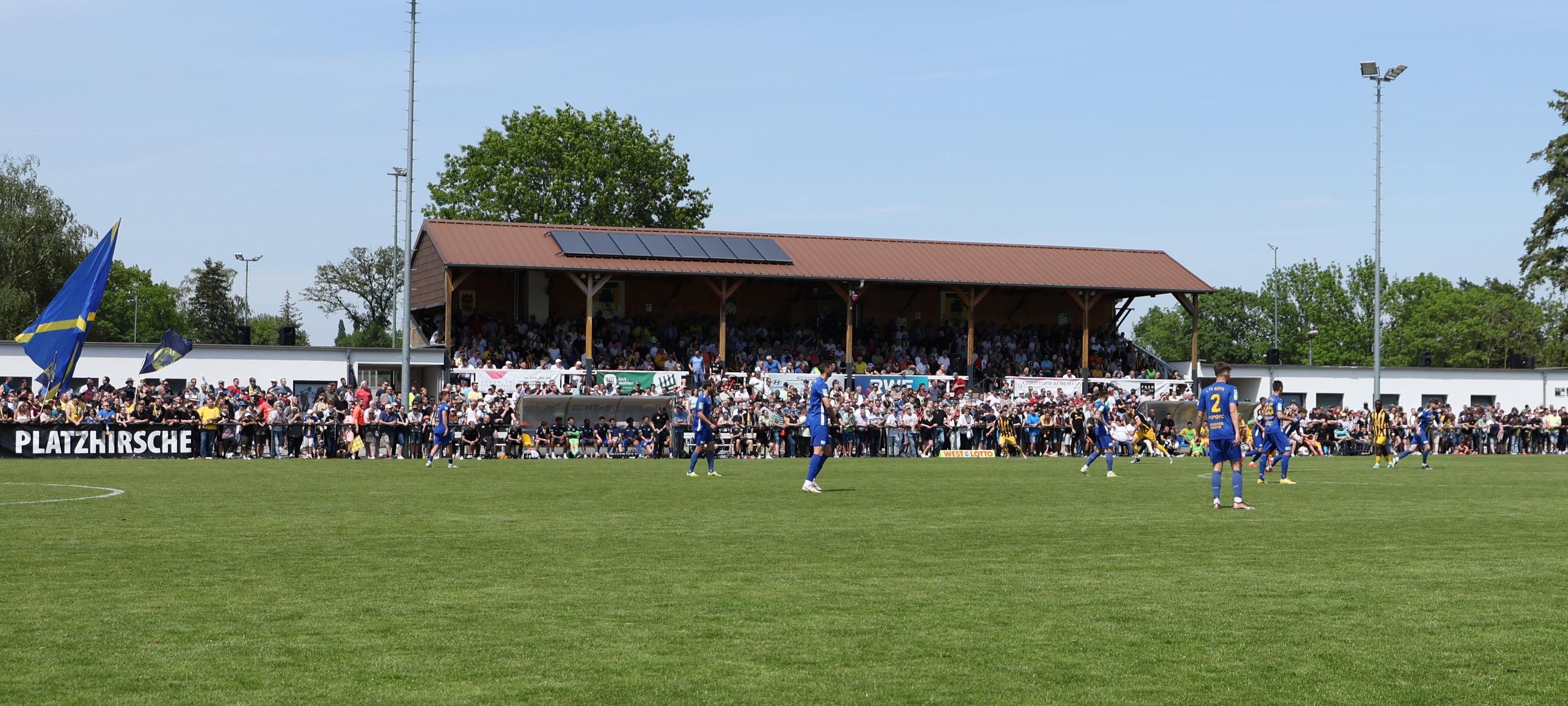 1. FC Düren gewinnt gegen VfL Sportfreunde Lotte